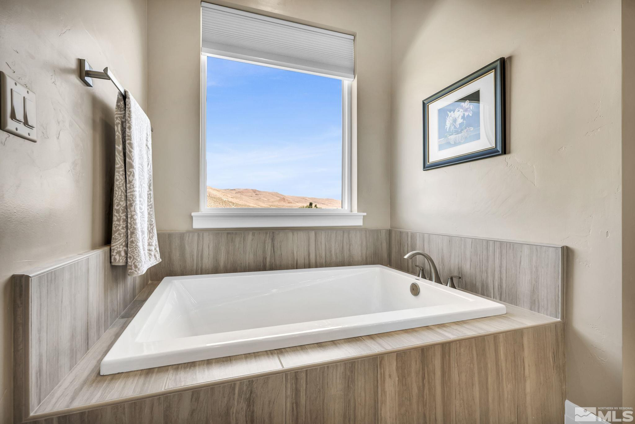 1612 White Hawk Lane