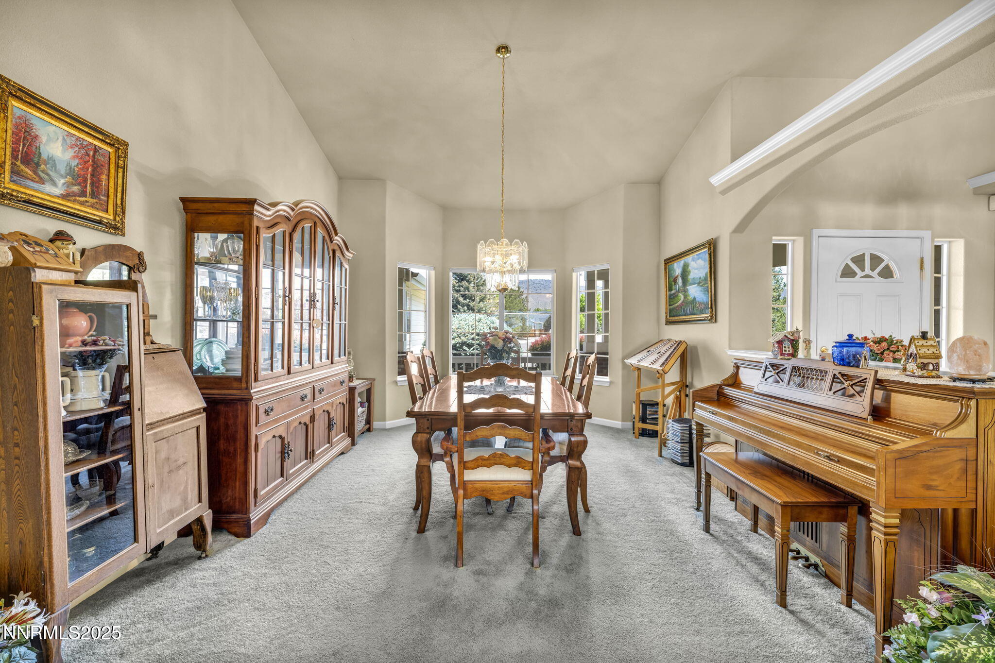 2866 La Cresta Circle