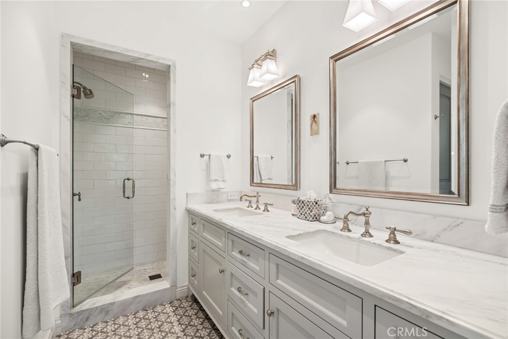 7 Oakmont Lane