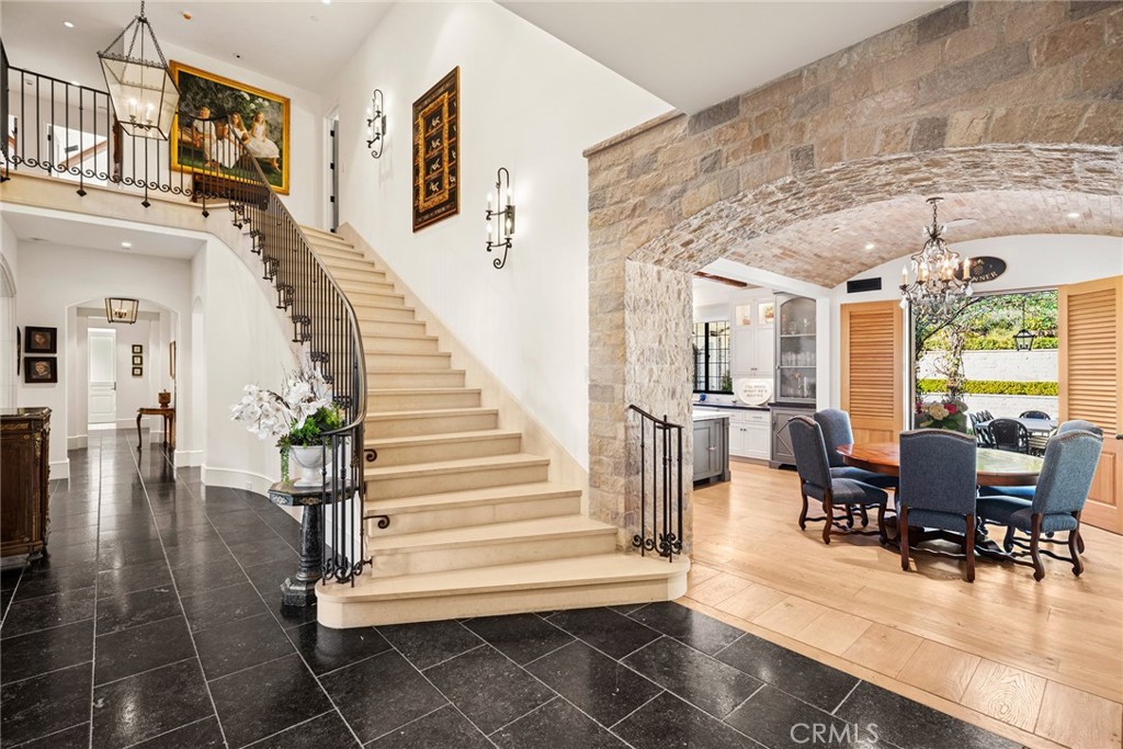 7 Oakmont Lane