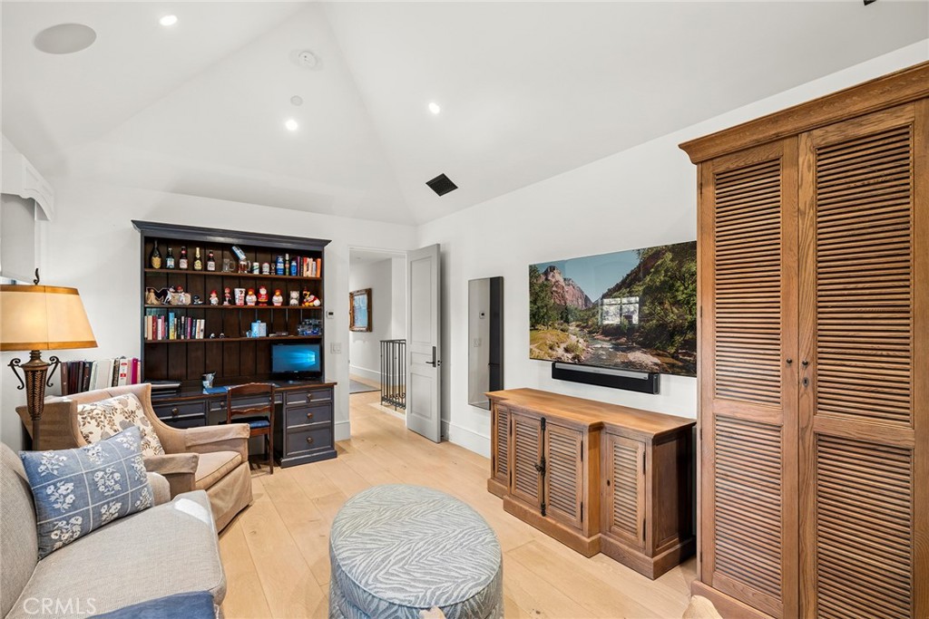 7 Oakmont Lane