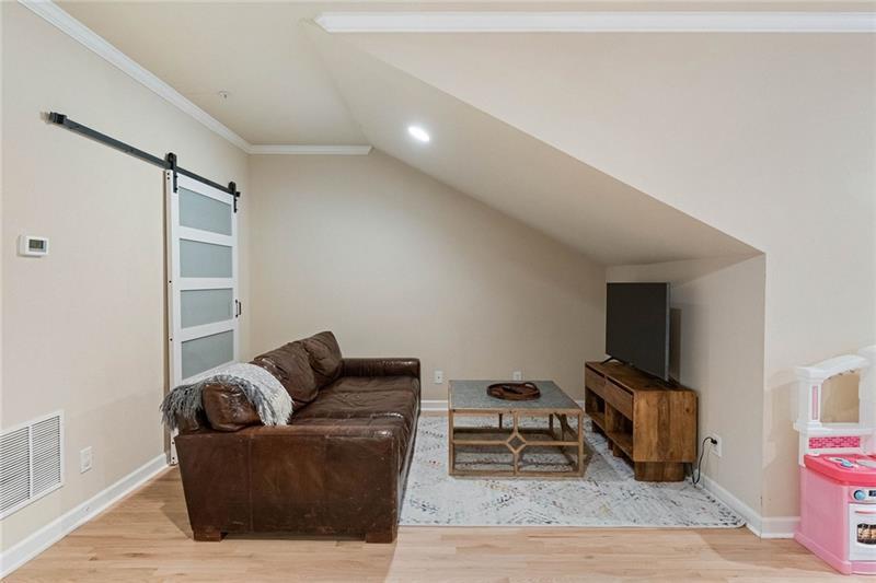 2423 Loxford Lane