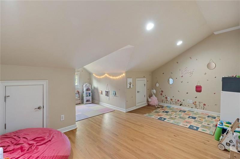 2423 Loxford Lane