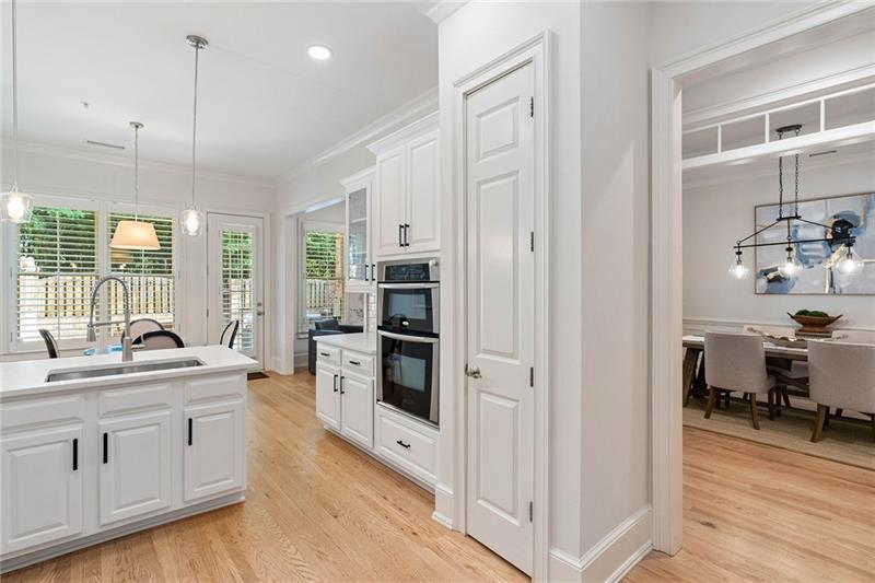 2423 Loxford Lane
