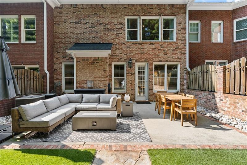 2423 Loxford Lane