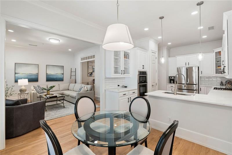 2423 Loxford Lane