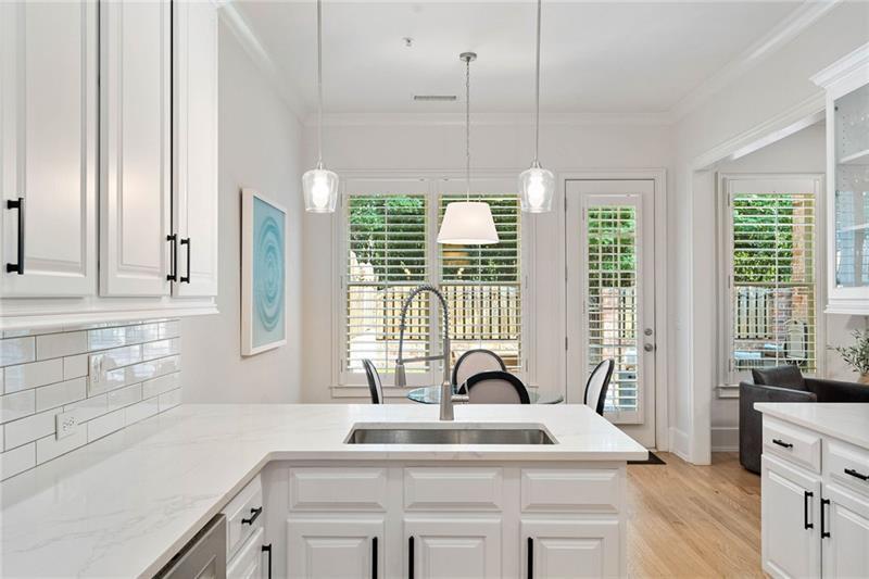 2423 Loxford Lane