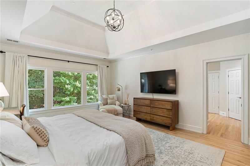 2423 Loxford Lane
