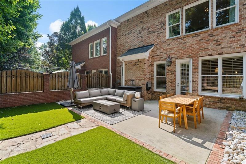 2423 Loxford Lane