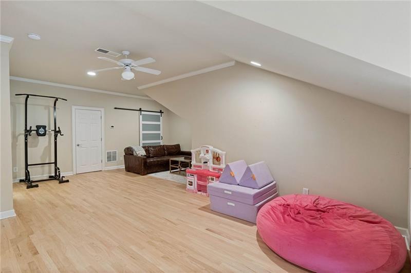 2423 Loxford Lane