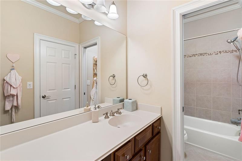 2423 Loxford Lane