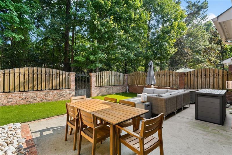 2423 Loxford Lane