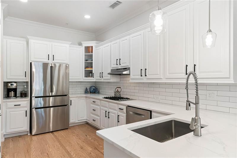 2423 Loxford Lane