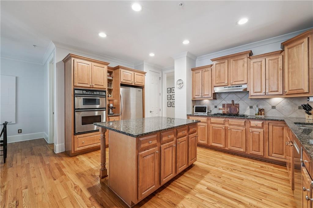 2416 Loxford Lane