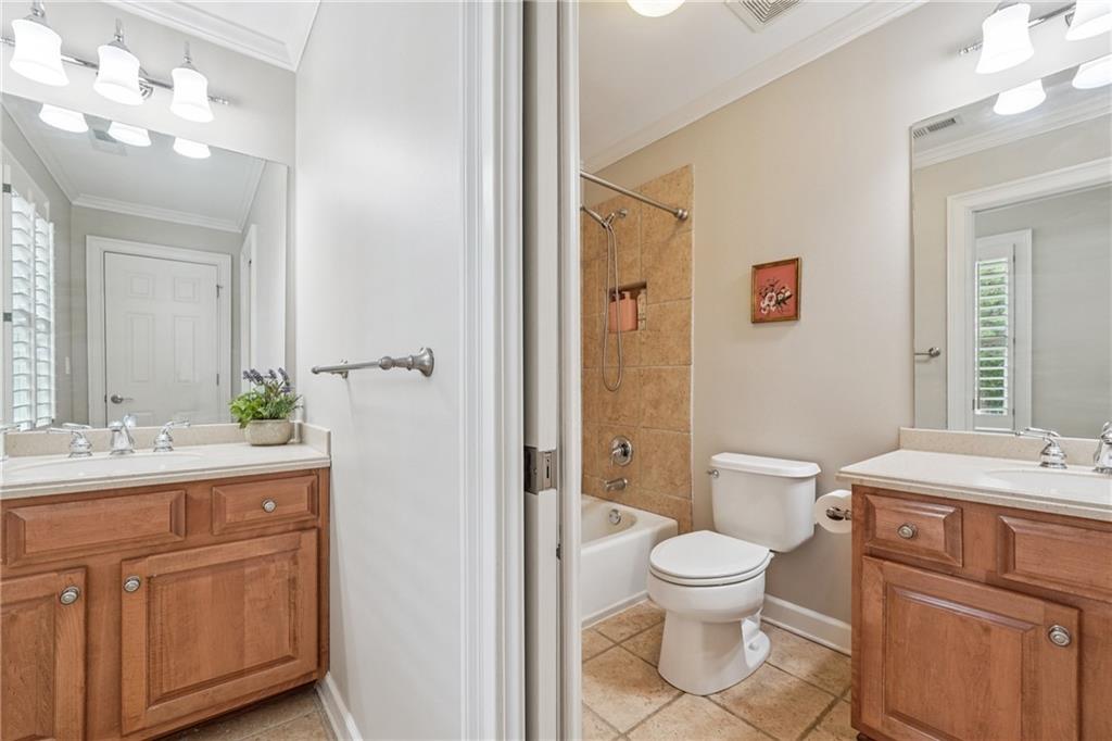 2416 Loxford Lane