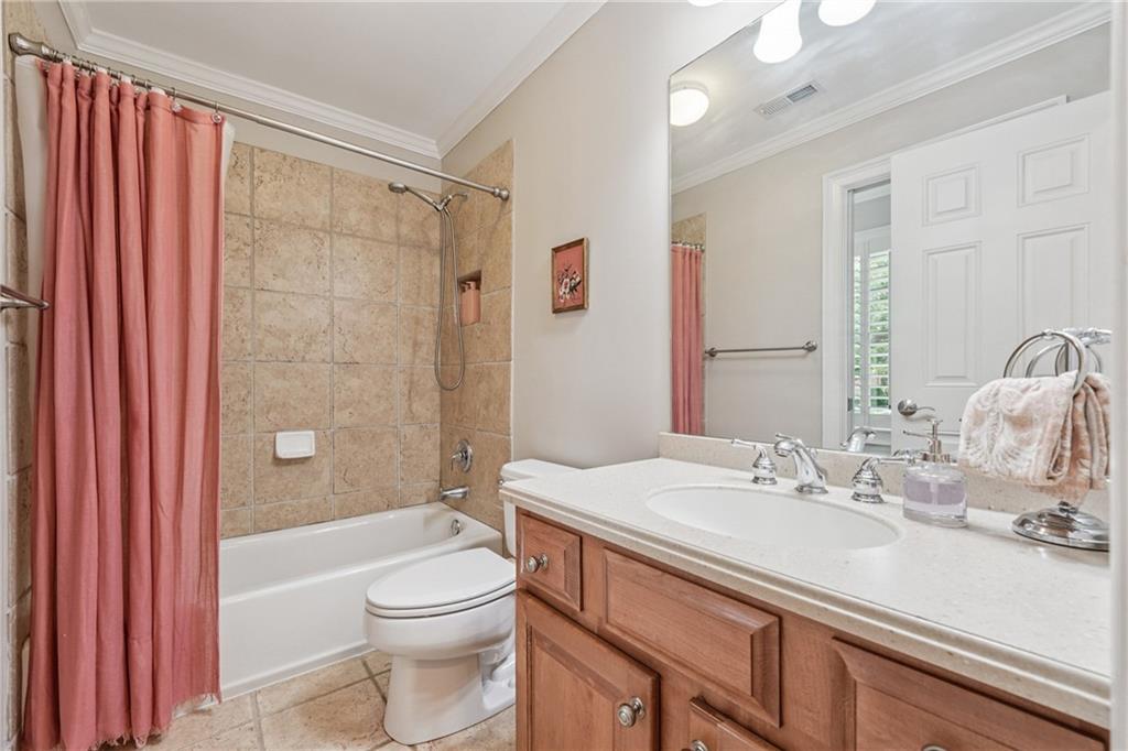2416 Loxford Lane