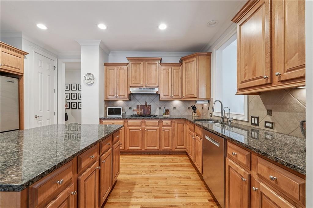 2416 Loxford Lane
