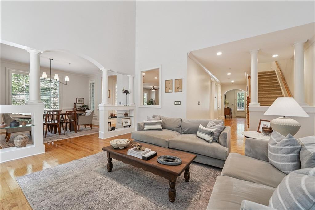 2416 Loxford Lane