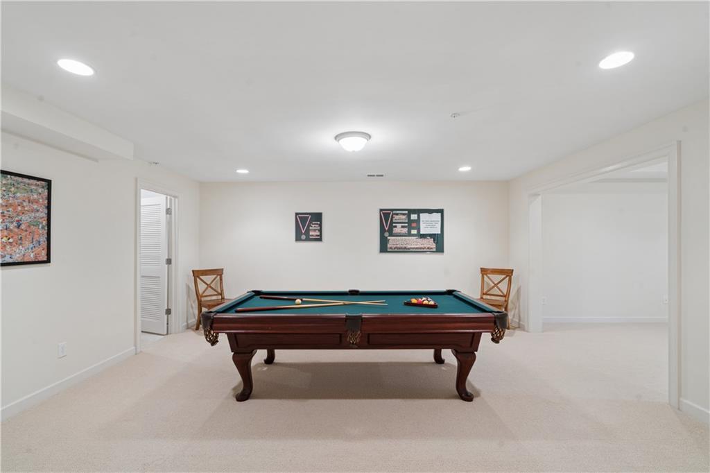 2404 Loxford Lane
