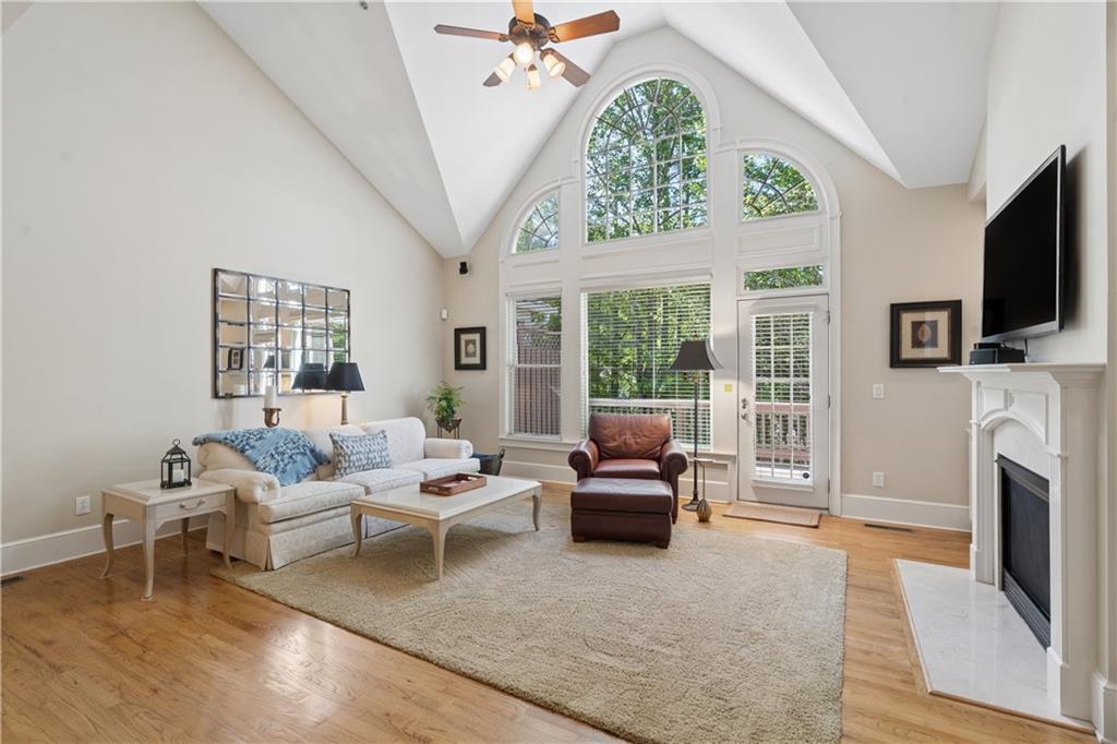 2404 Loxford Lane