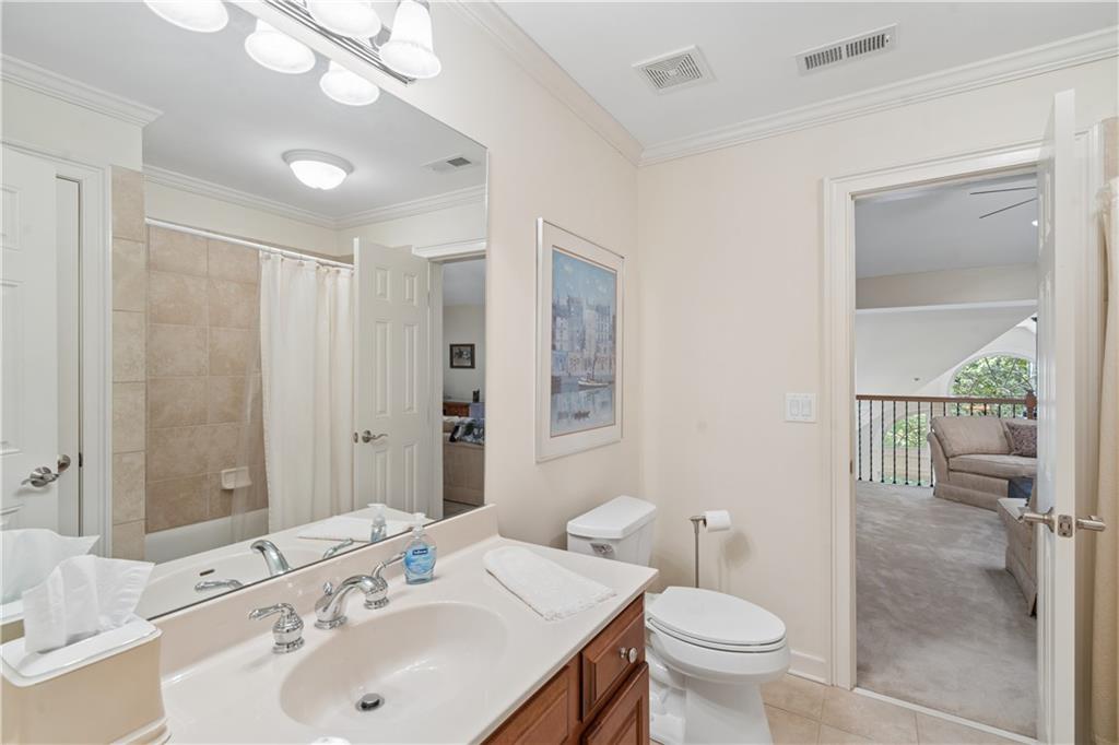 2404 Loxford Lane