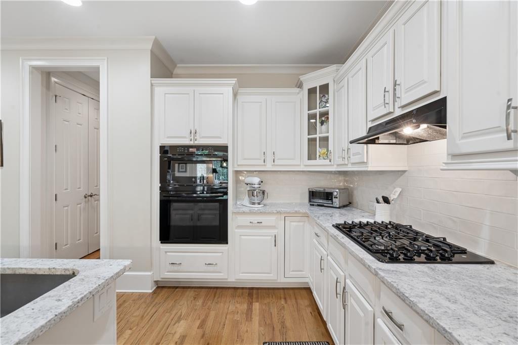 2404 Loxford Lane