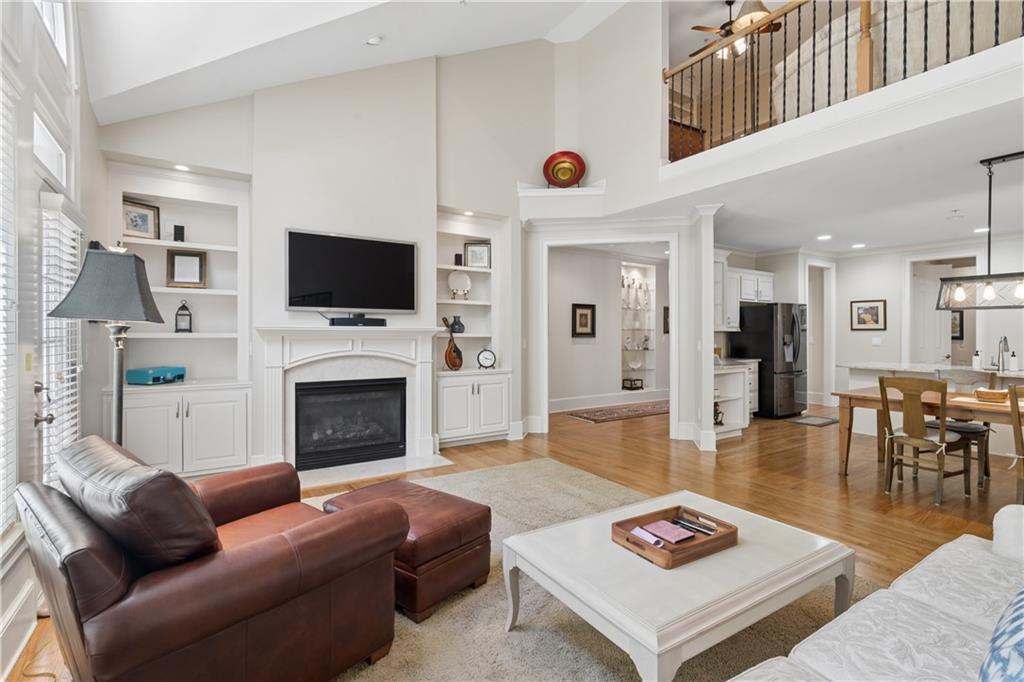 2404 Loxford Lane