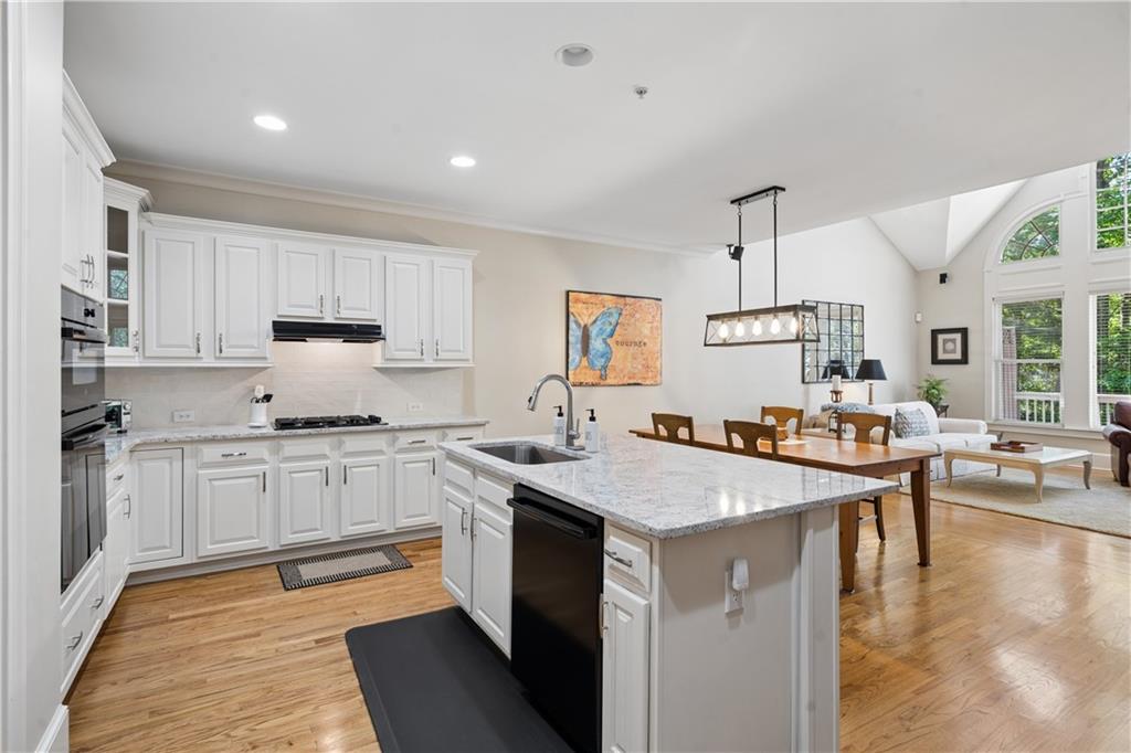 2404 Loxford Lane