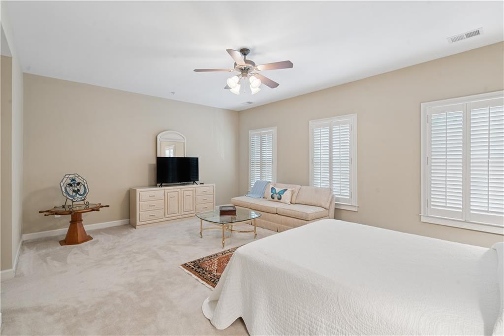 2404 Loxford Lane
