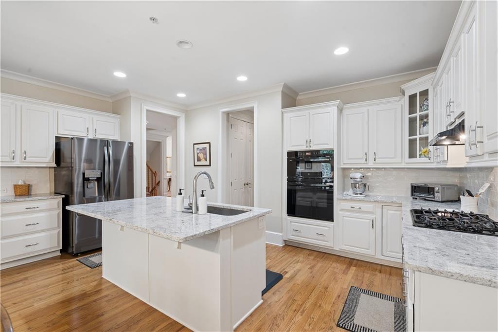 2404 Loxford Lane