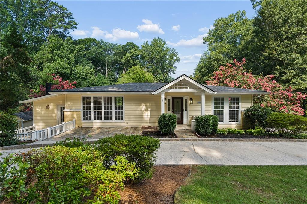 1055 Lee Circle NE