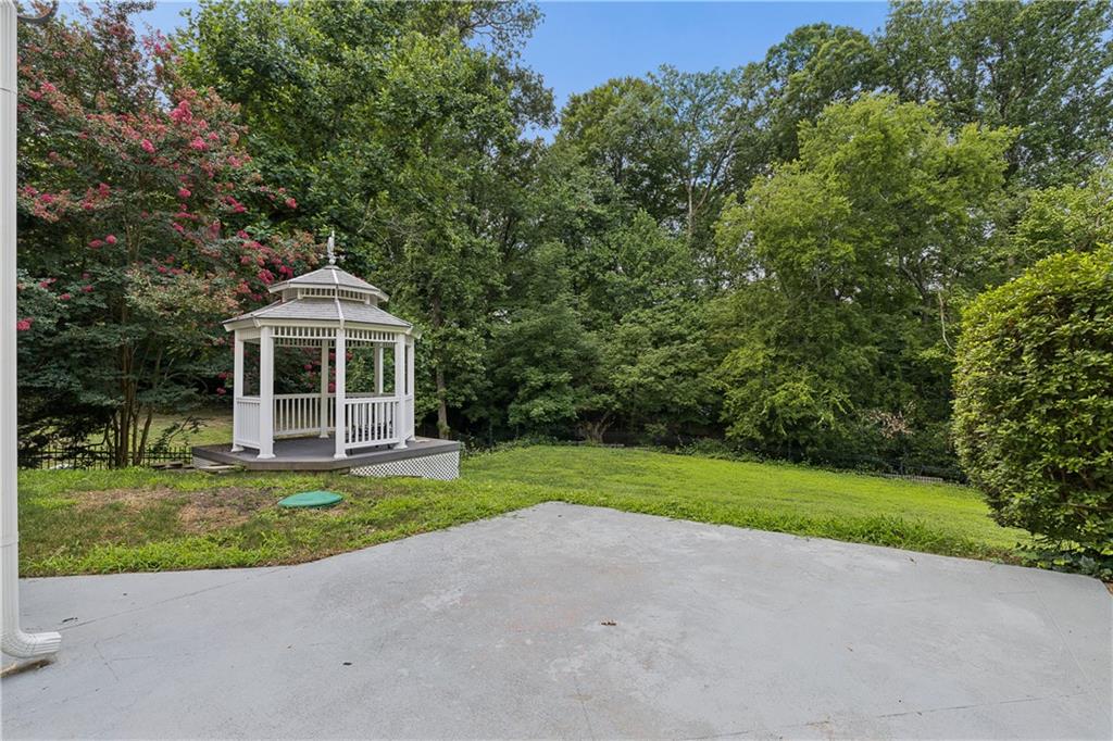 1055 Lee Circle NE