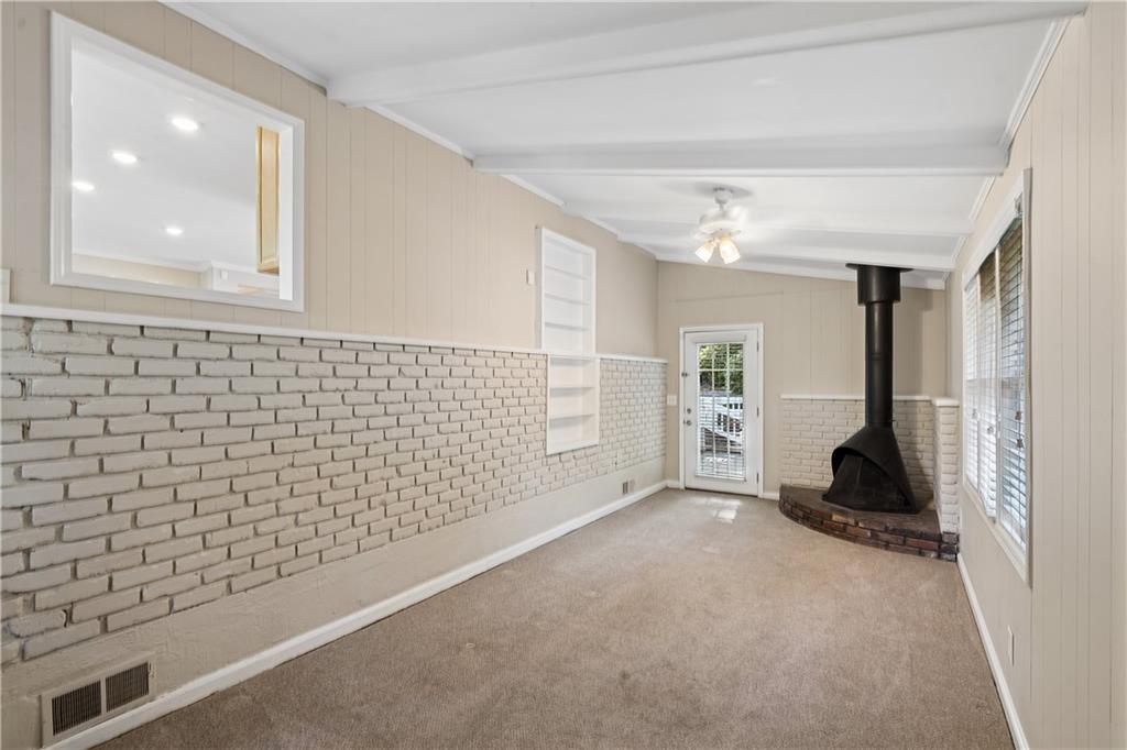 1055 Lee Circle NE