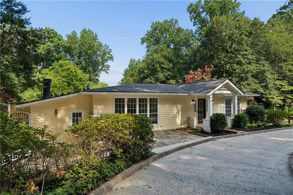 1055 Lee Circle NE