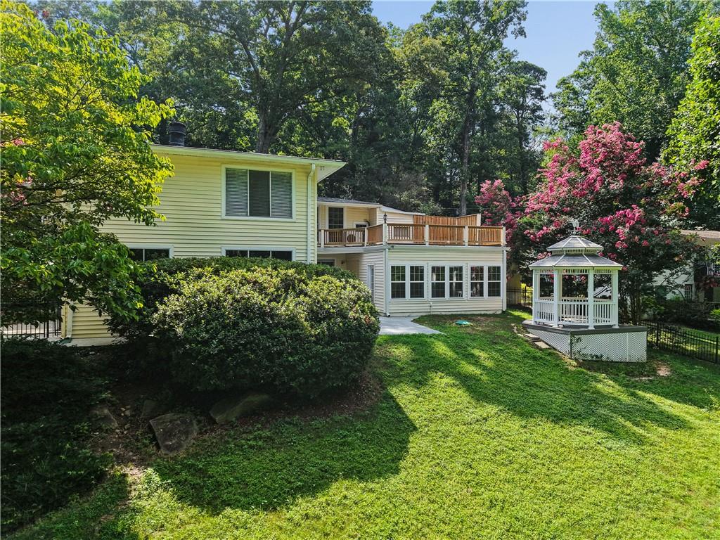 1055 Lee Circle NE