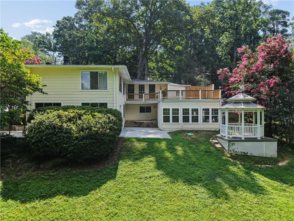 1055 Lee Circle NE