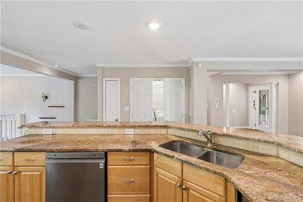 1055 Lee Circle NE