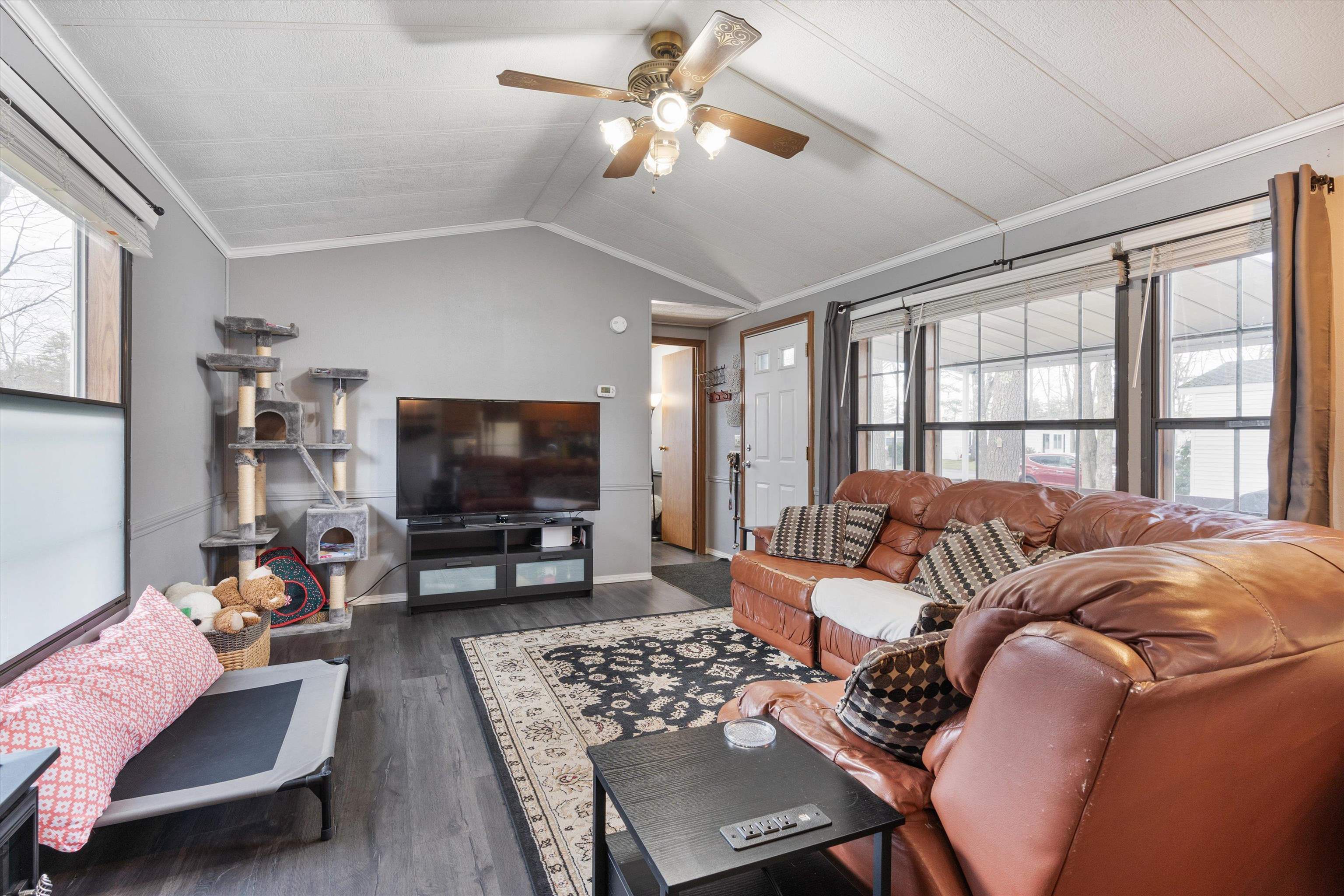 124 Colonial Village