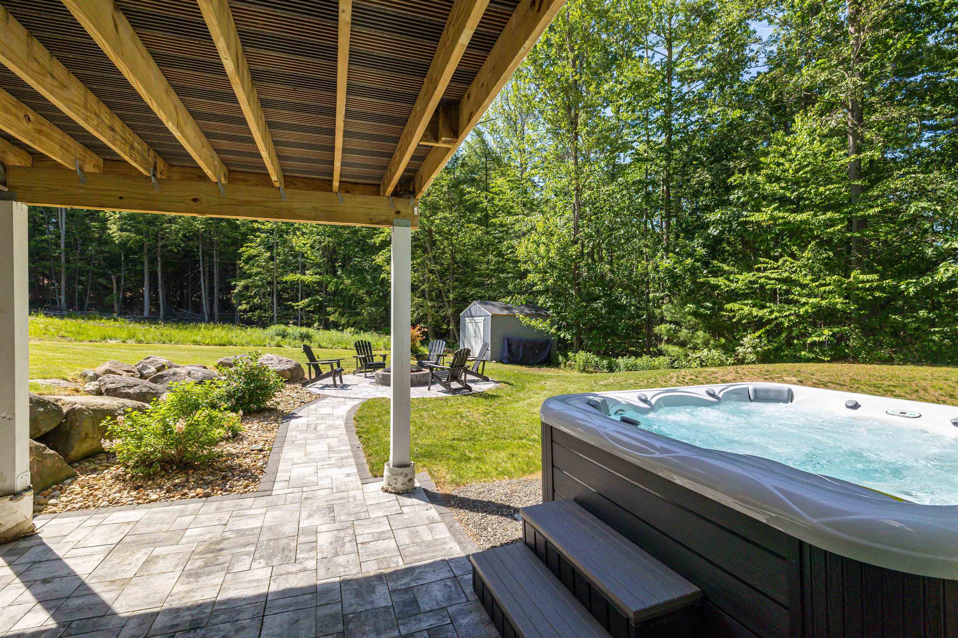 877 River Road