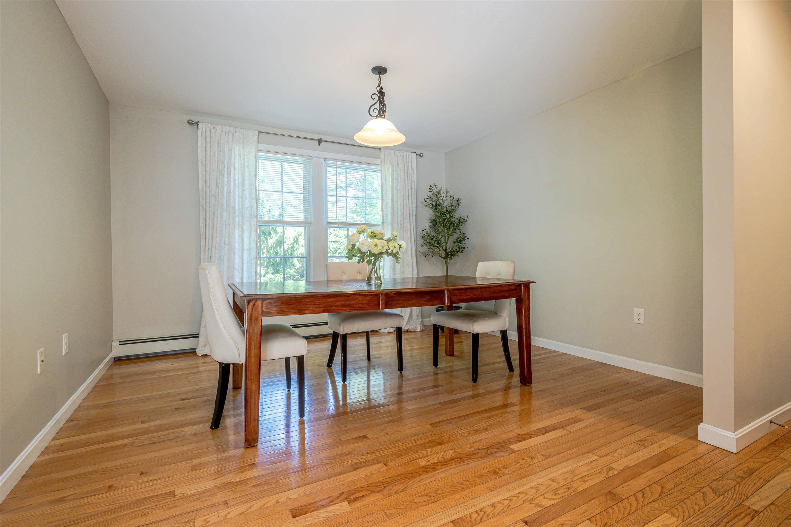877 River Road