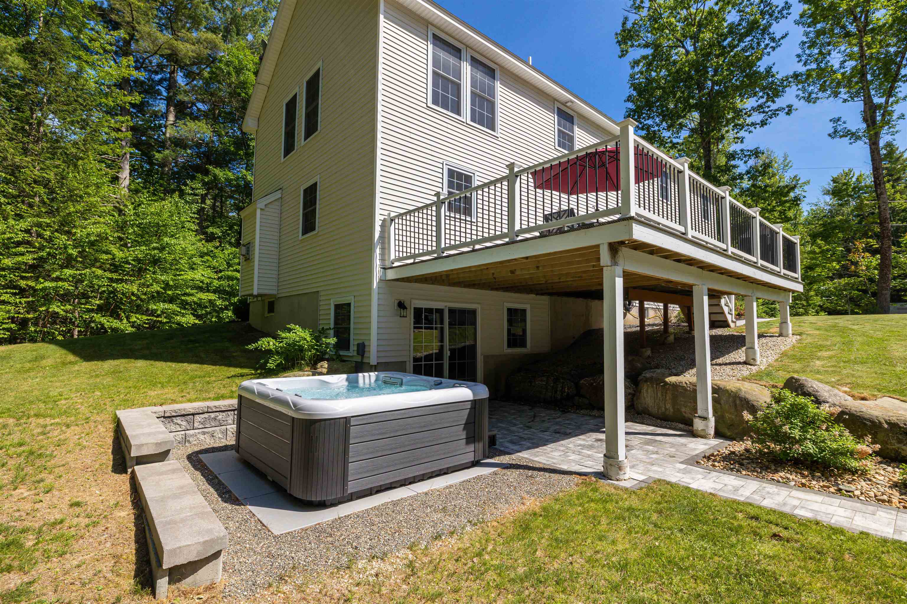 877 River Road
