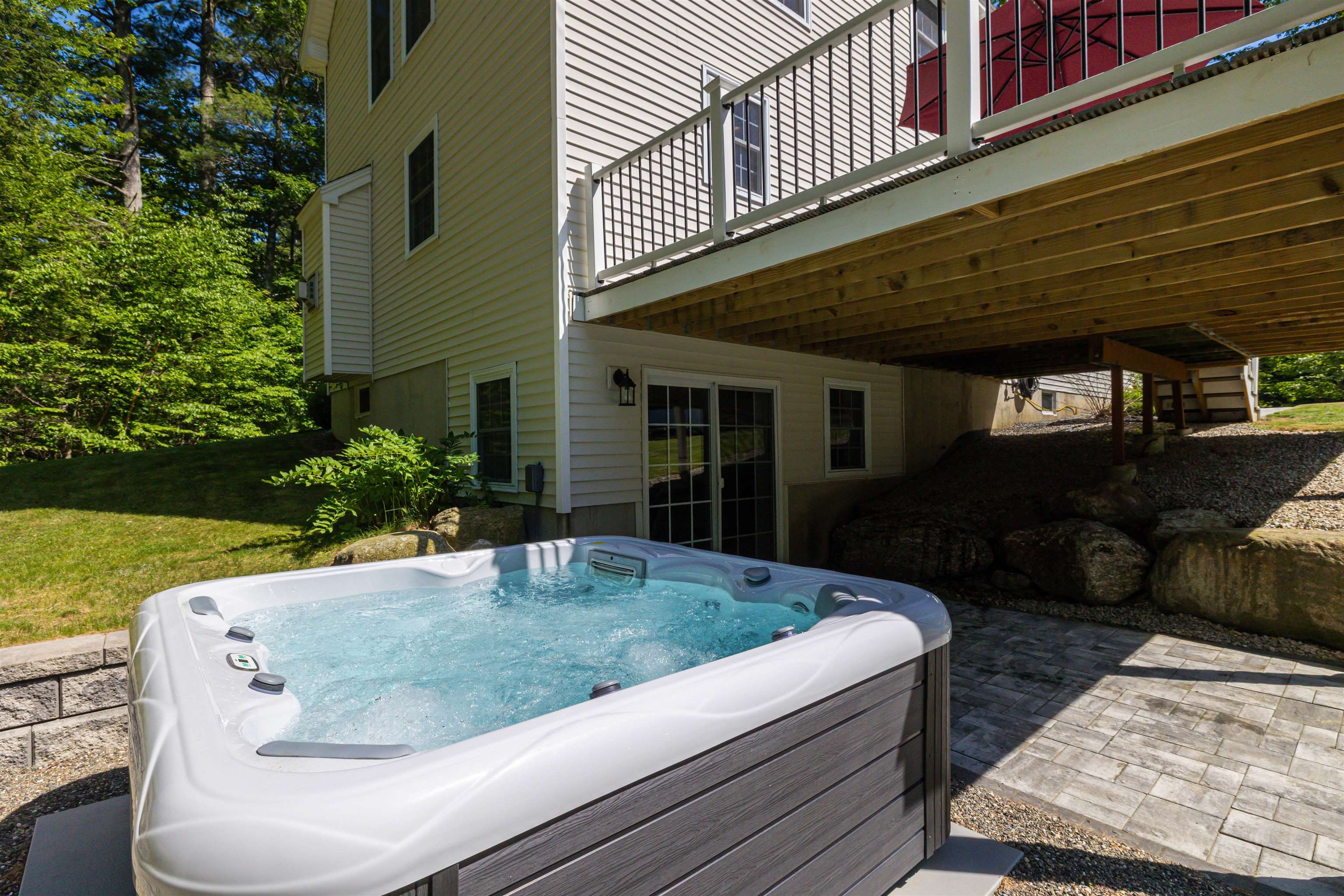 877 River Road
