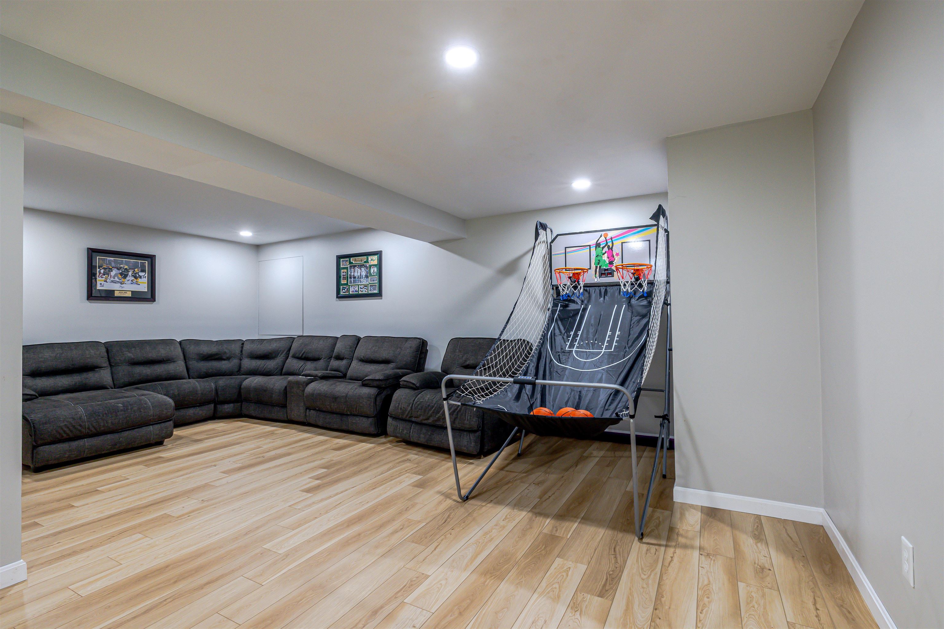 877 River Road