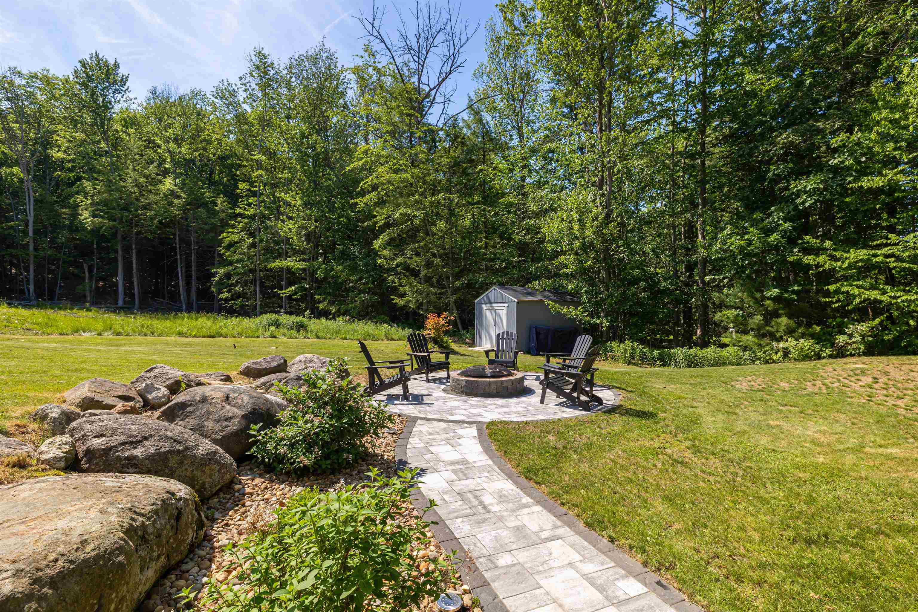 877 River Road
