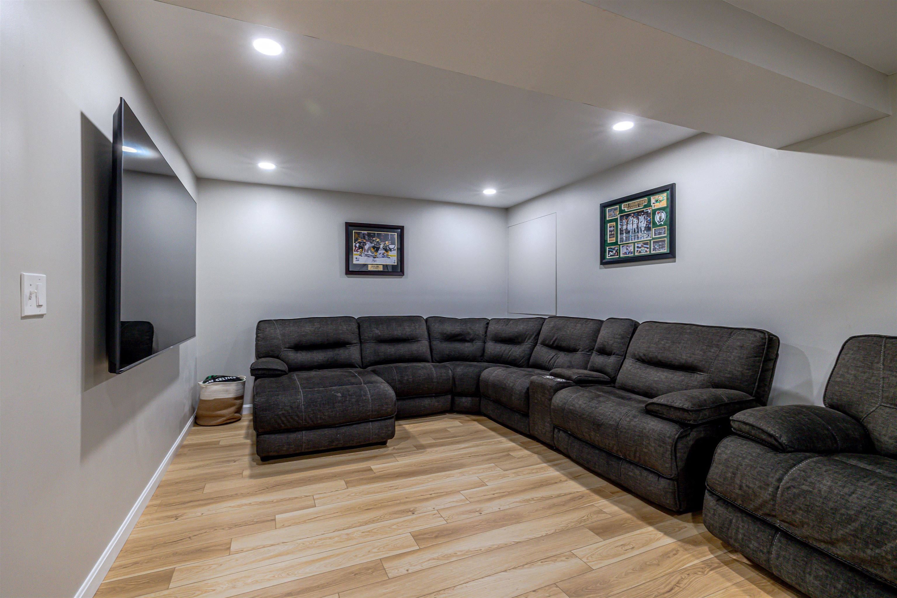 877 River Road