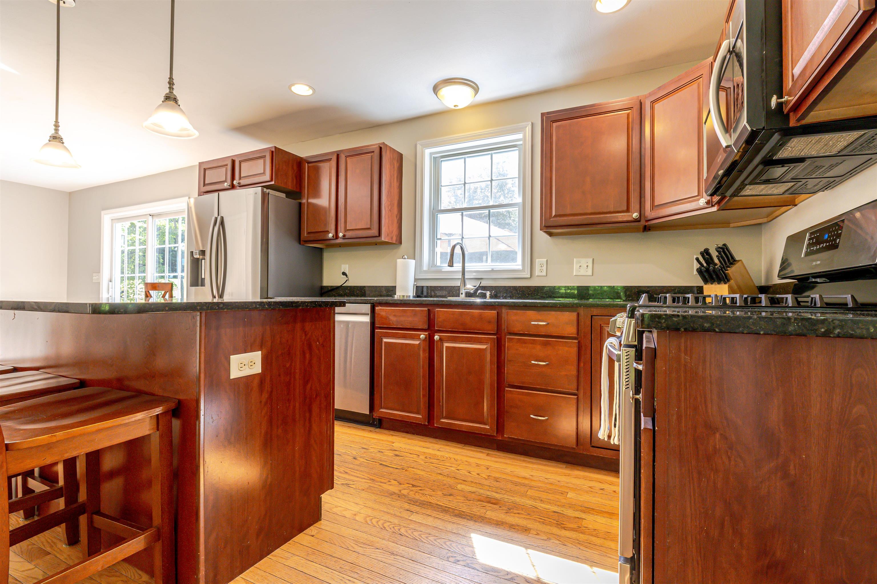 877 River Road