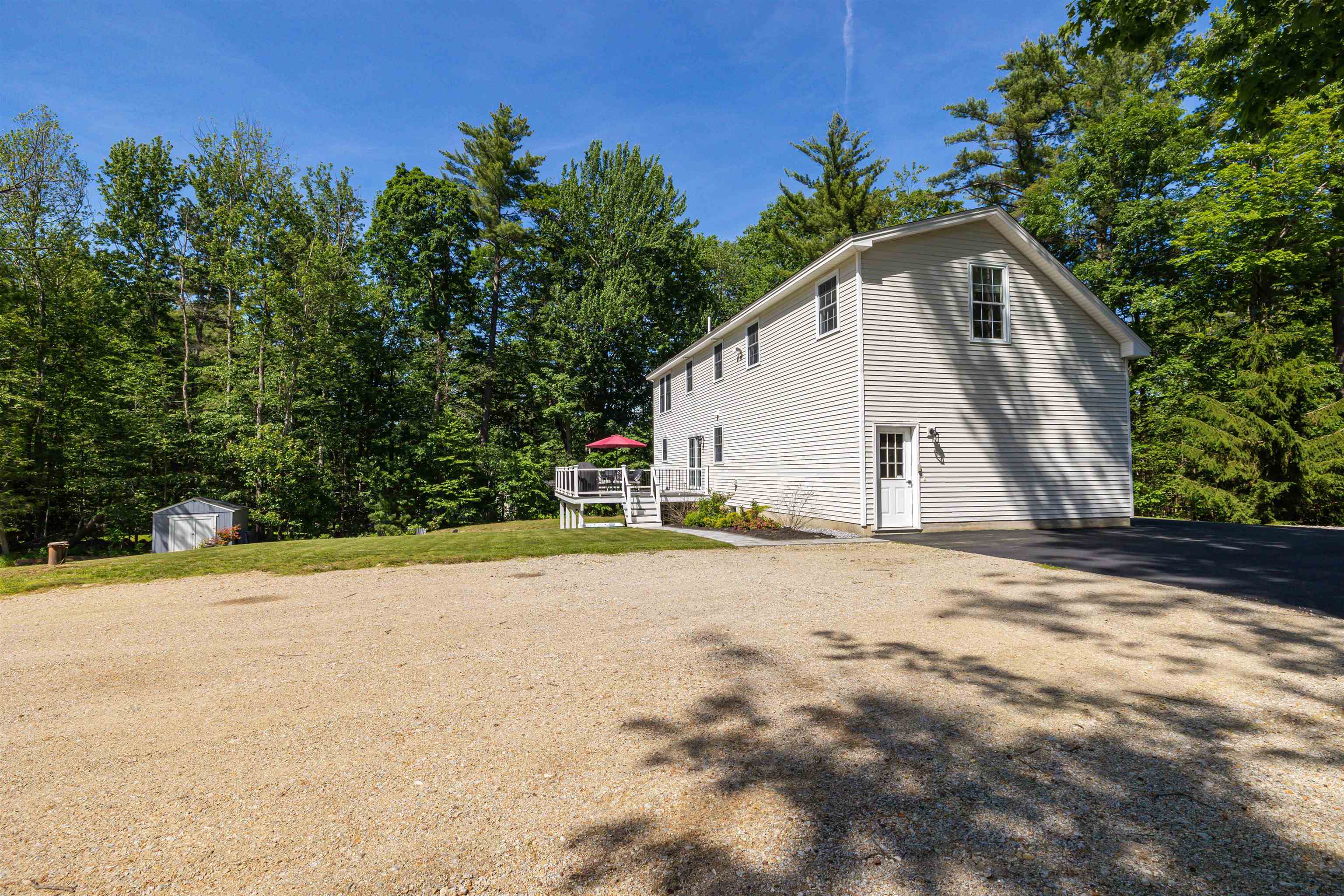877 River Road