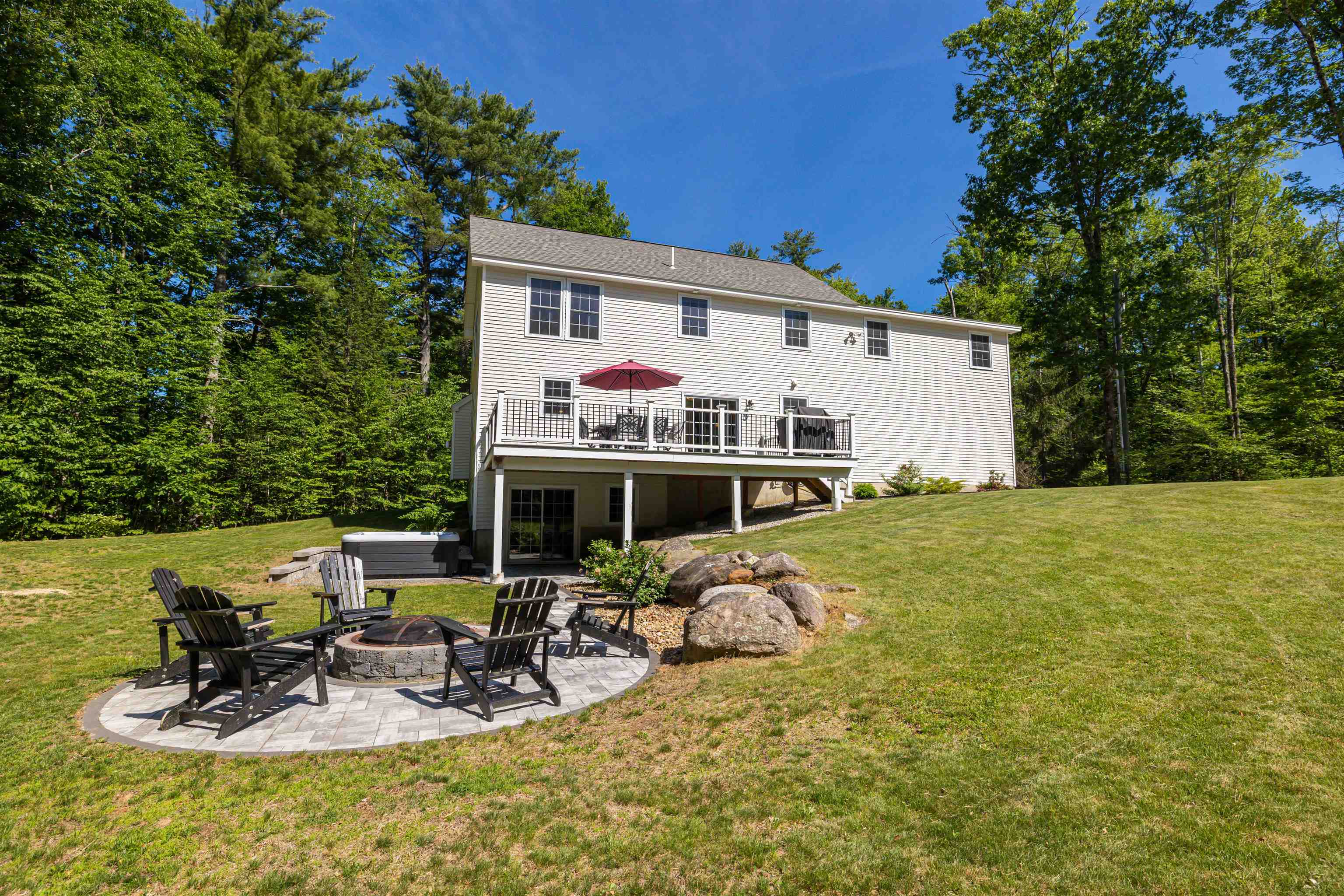 877 River Road