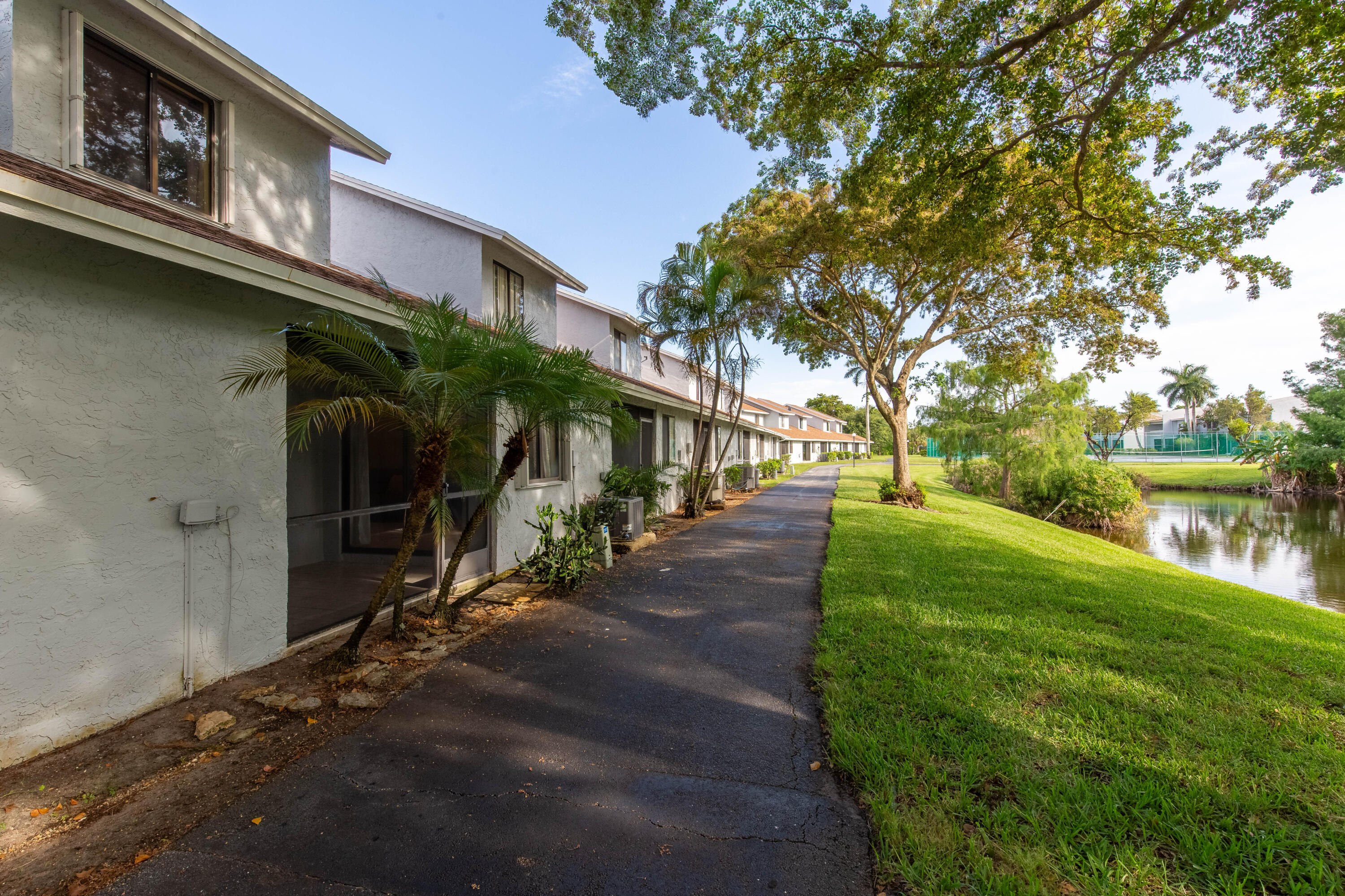 1599 Woodbridge Lakes Circle