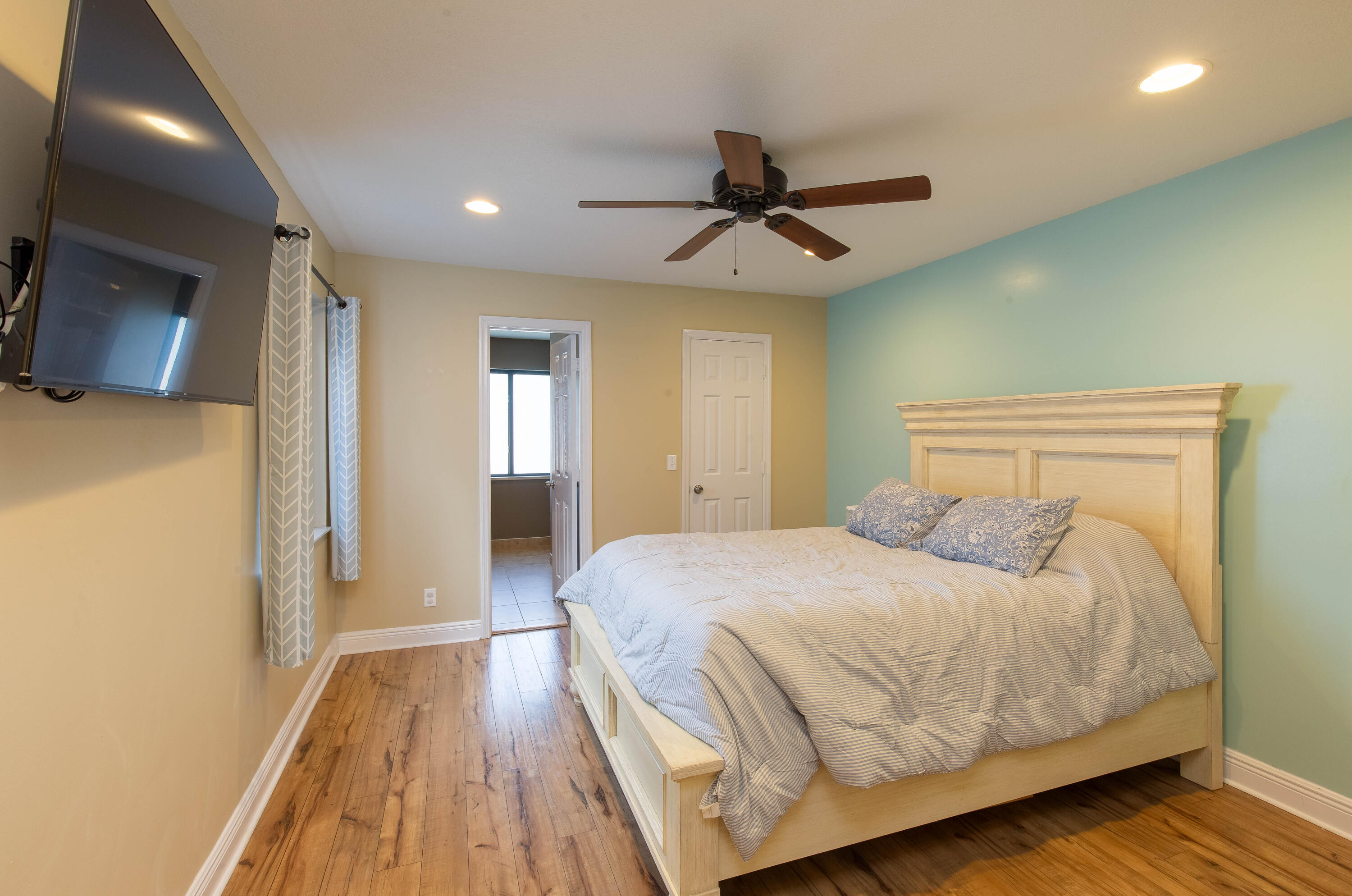 1599 Woodbridge Lakes Circle